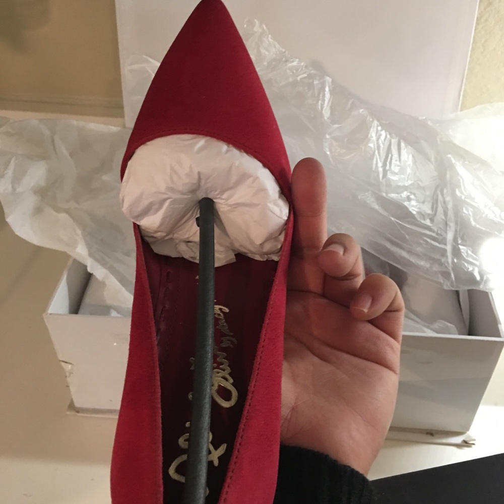 Alice & Olivia red pumps